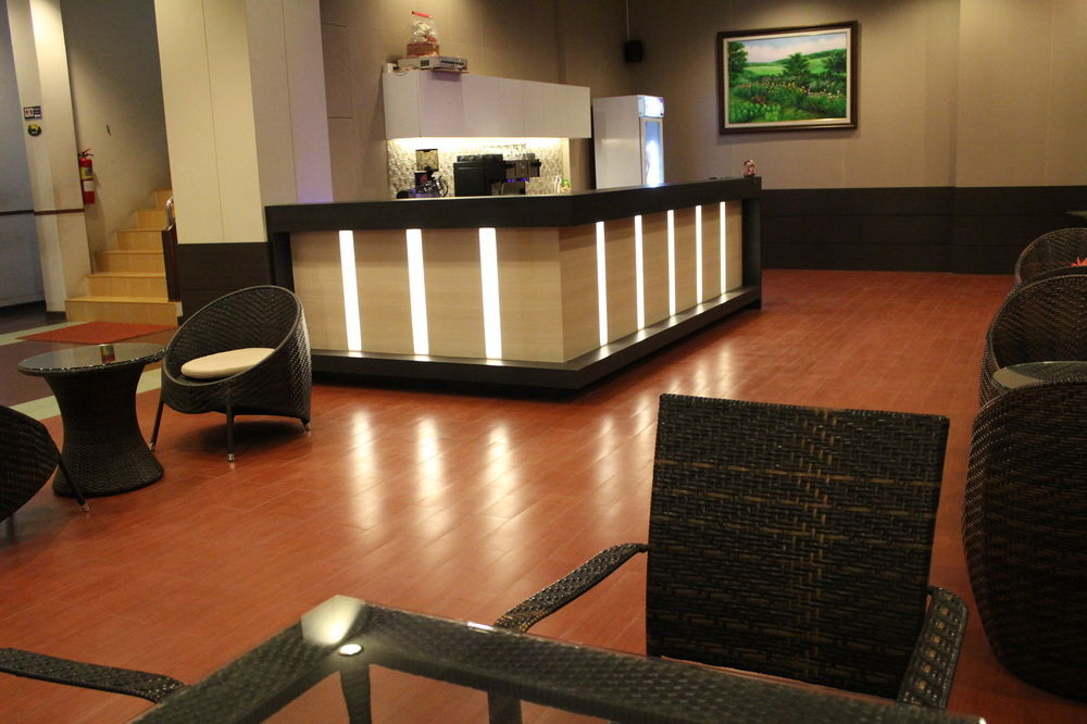 Oyo 257 Sea Paradise Hotel Саттахип Экстерьер фото