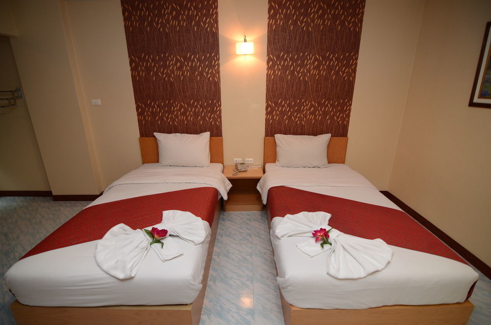 Oyo 257 Sea Paradise Hotel Саттахип Экстерьер фото