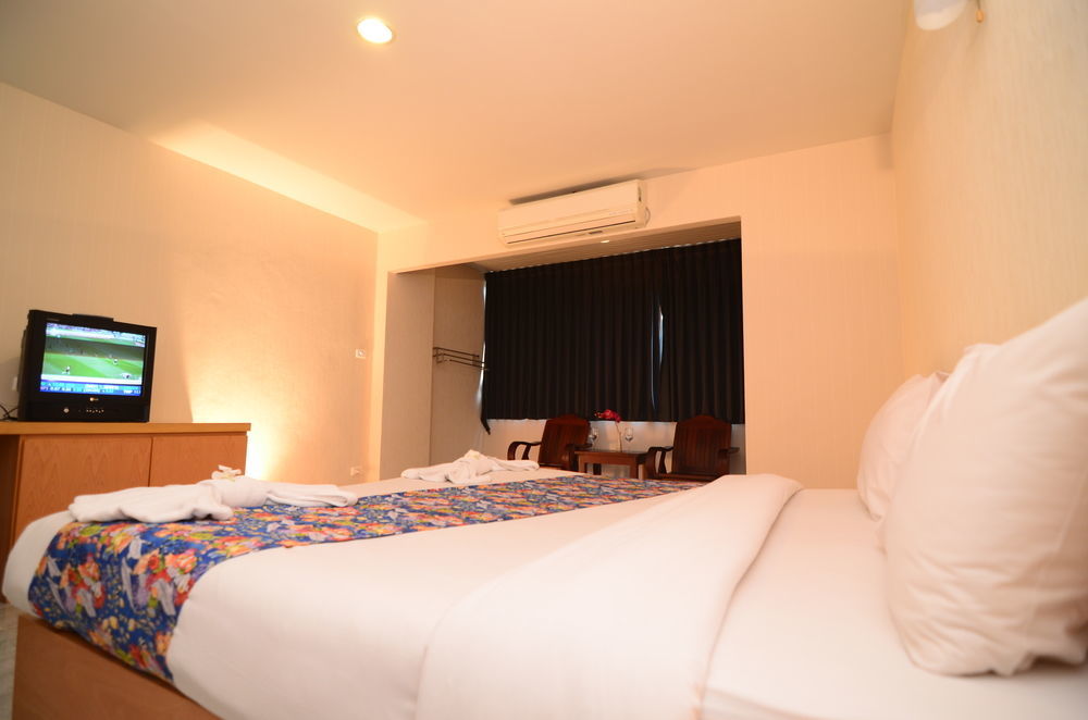 Oyo 257 Sea Paradise Hotel Саттахип Экстерьер фото
