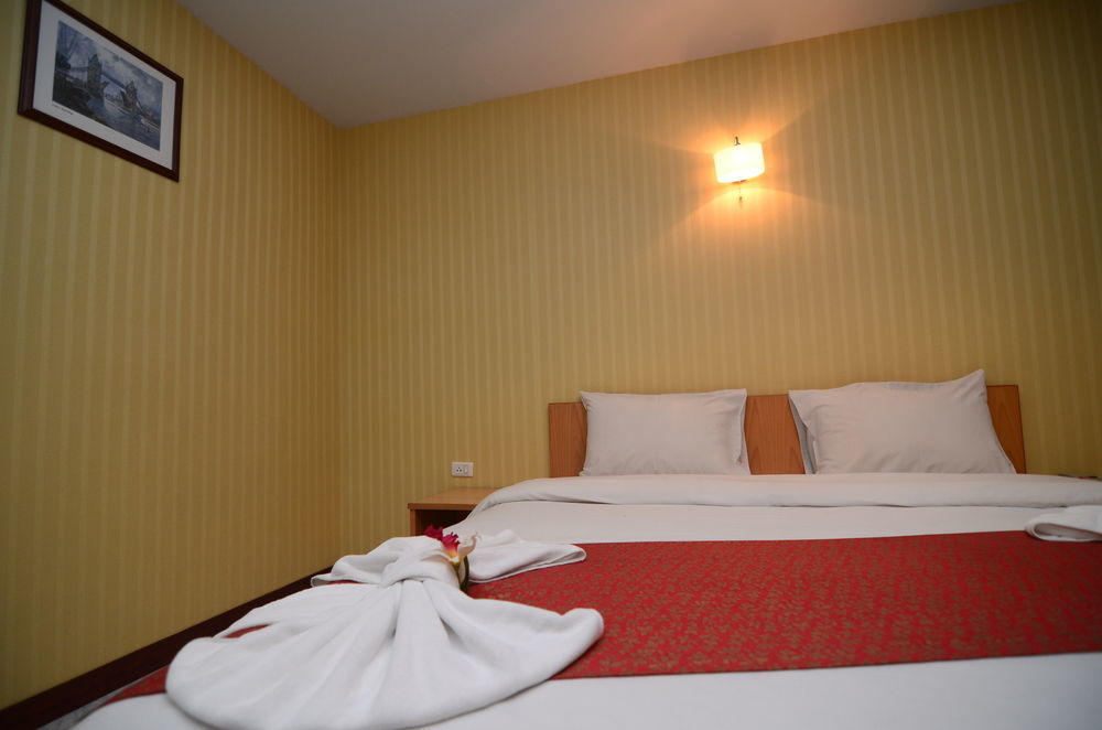 Oyo 257 Sea Paradise Hotel Саттахип Экстерьер фото