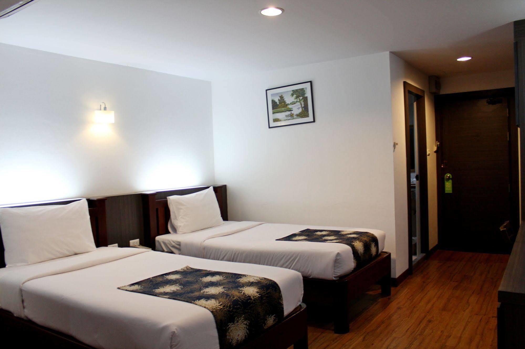 Oyo 257 Sea Paradise Hotel Саттахип Экстерьер фото