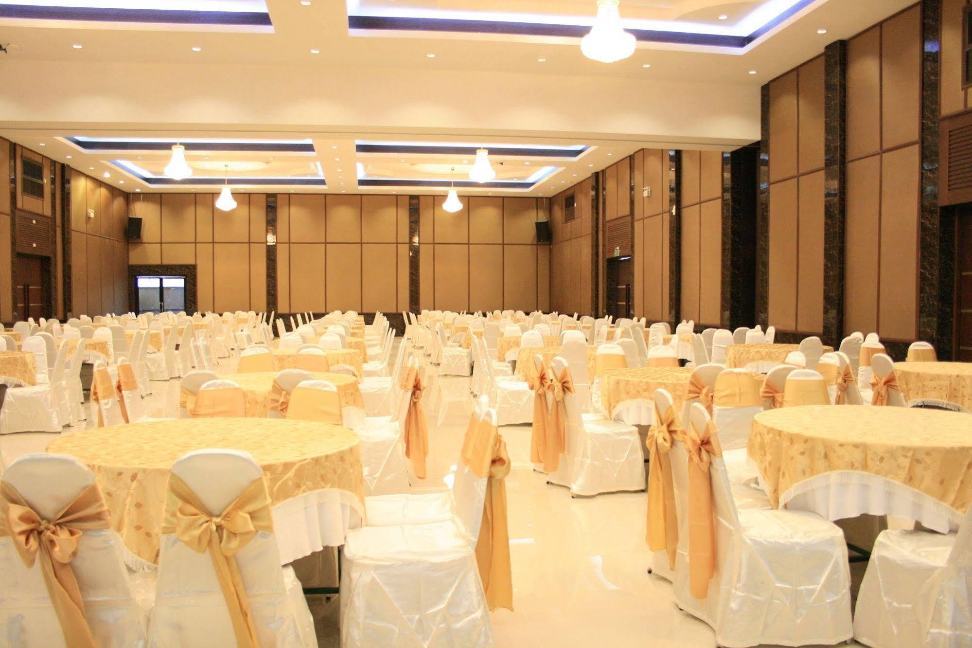Oyo 257 Sea Paradise Hotel Саттахип Экстерьер фото