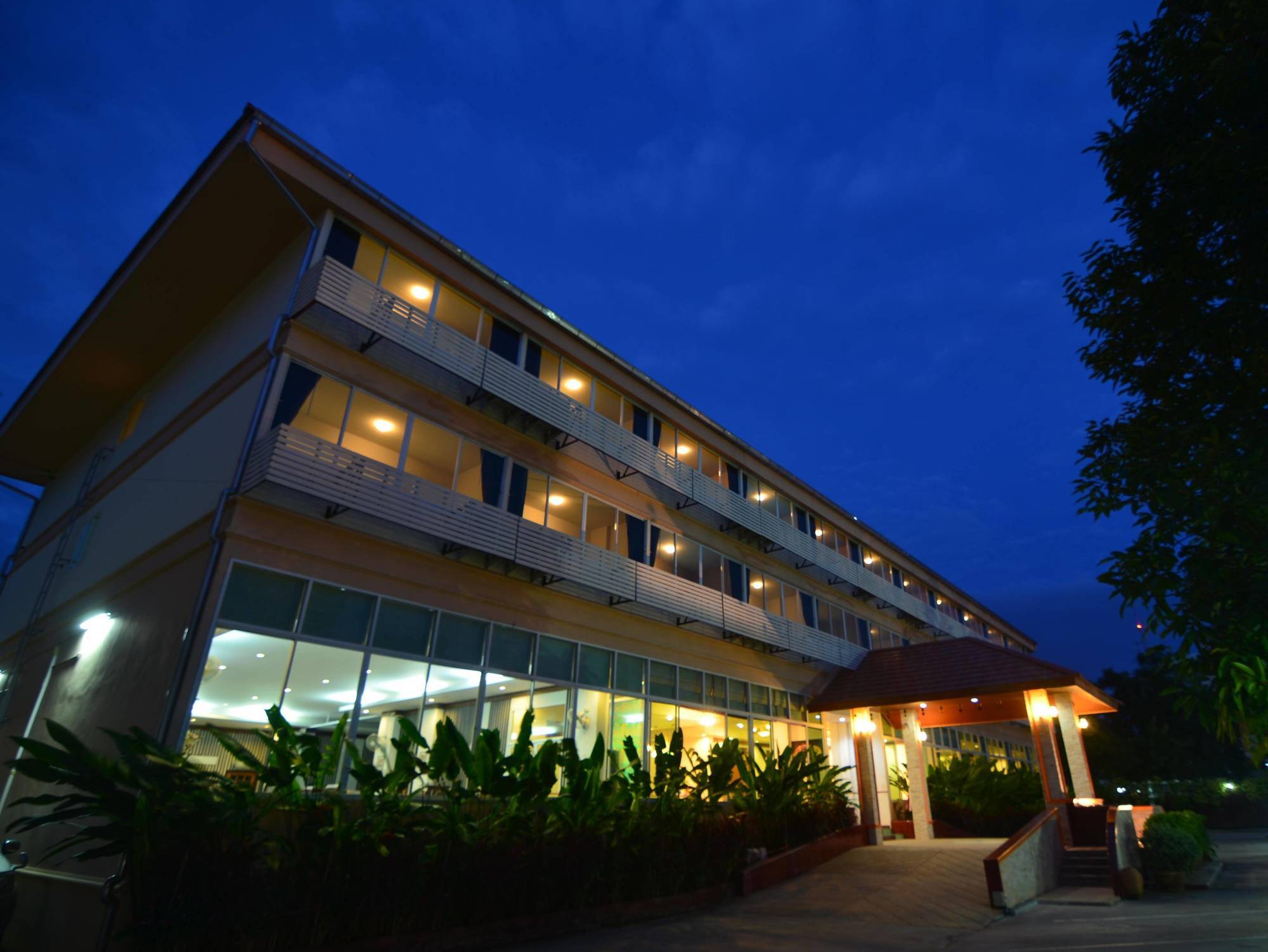Oyo 257 Sea Paradise Hotel Саттахип Экстерьер фото