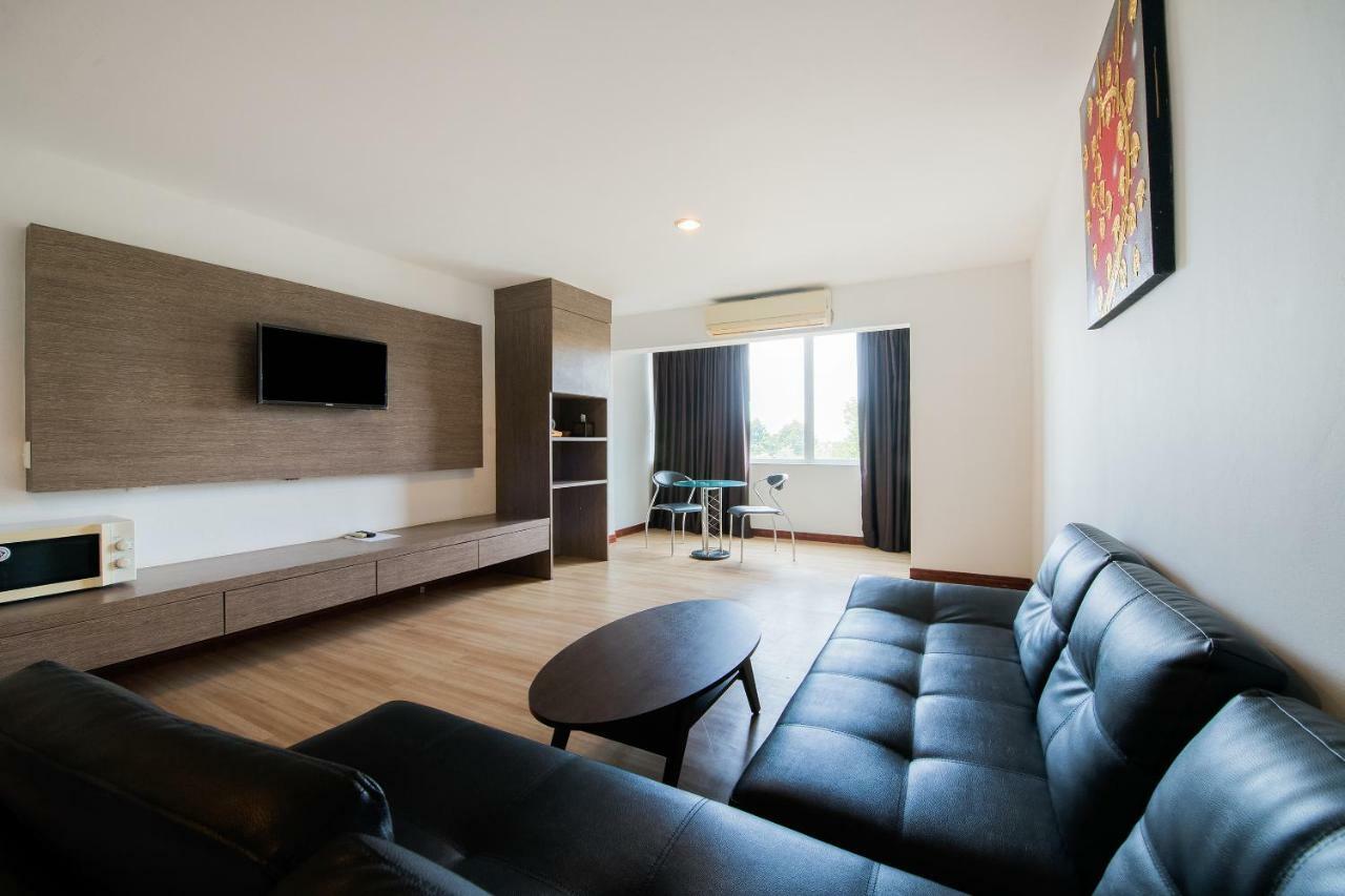 Oyo 257 Sea Paradise Hotel Саттахип Экстерьер фото