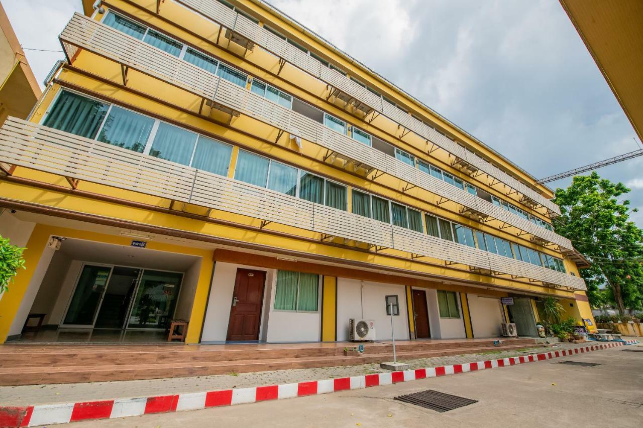 Oyo 257 Sea Paradise Hotel Саттахип Экстерьер фото