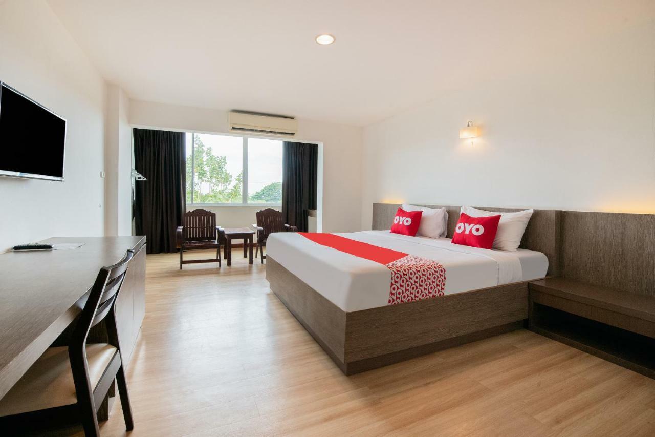 Oyo 257 Sea Paradise Hotel Саттахип Экстерьер фото